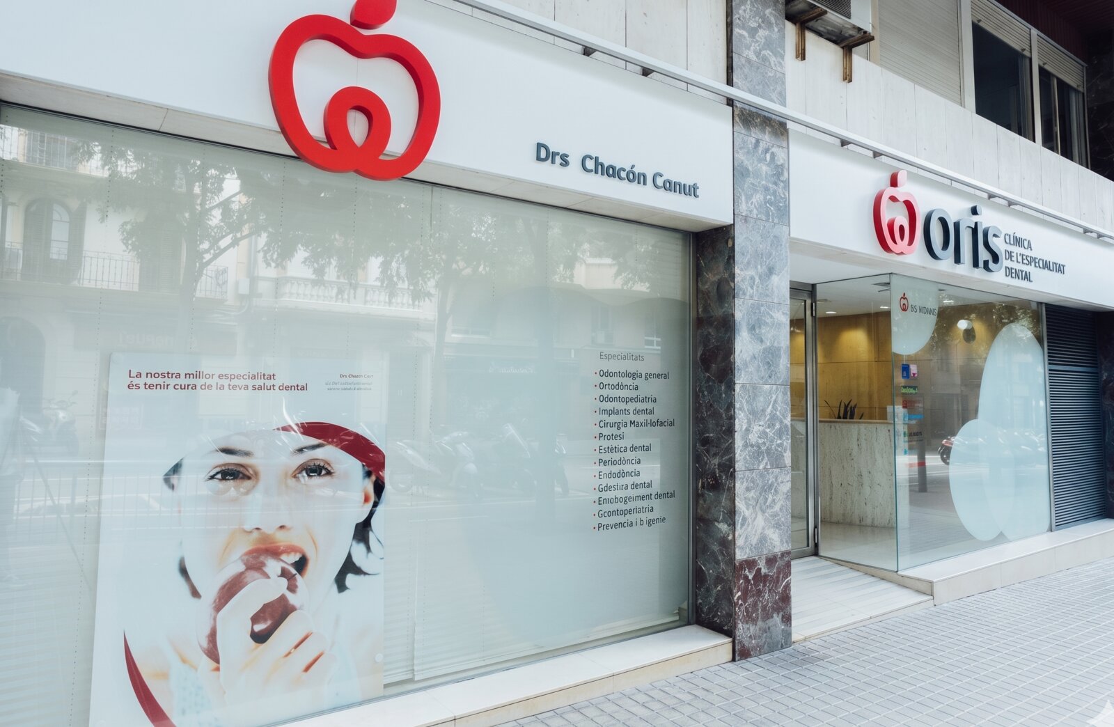 Fachada de Clínica Dental Oris en Barcelona
